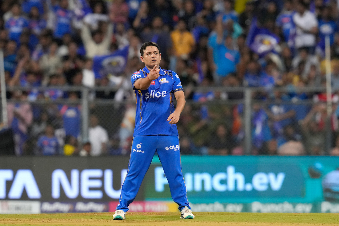 2 Huge Wickets! Experienced Chawla at work