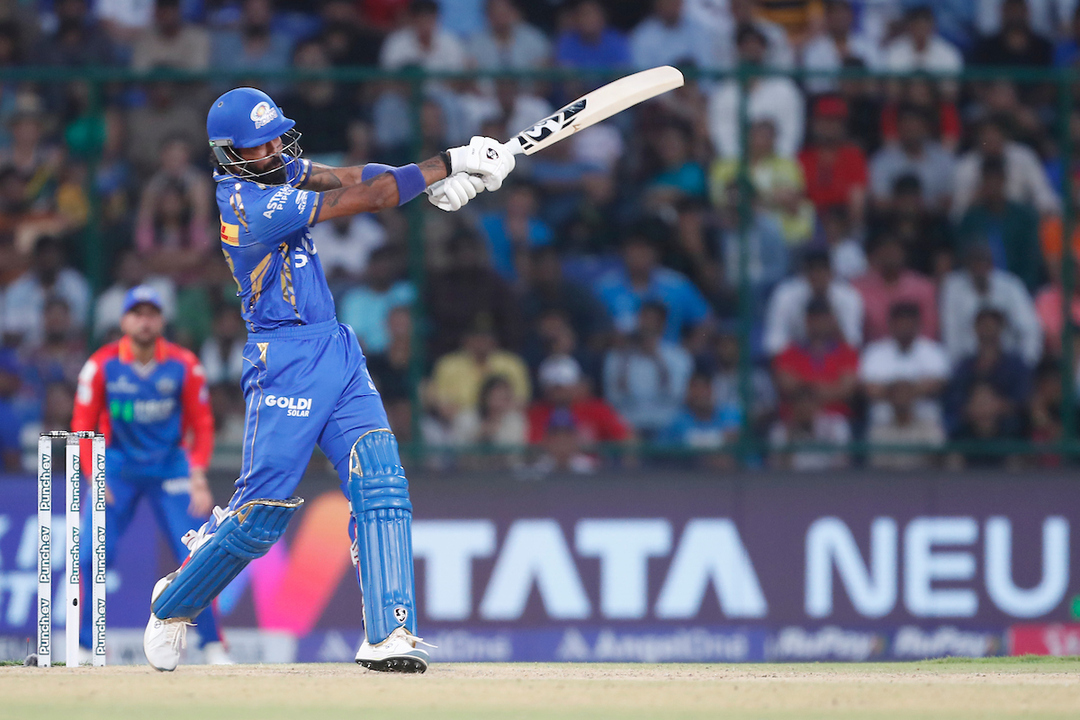 Captain Hardik Pandya accelerates with 46(24) background