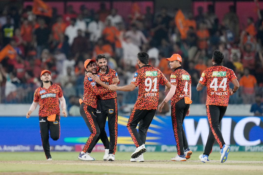 LAST OVER THRILLER! Bhuvneshwar defends 13 off final over background