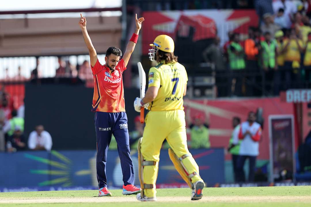 Slow. Dip. Timber! Harshal outfoxes Shardul, Dhoni with magical slower ones