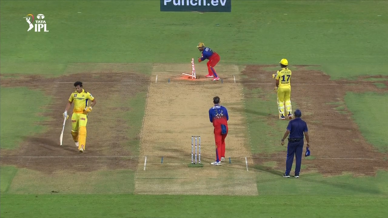 Huge mix-up: A game-changing run out?