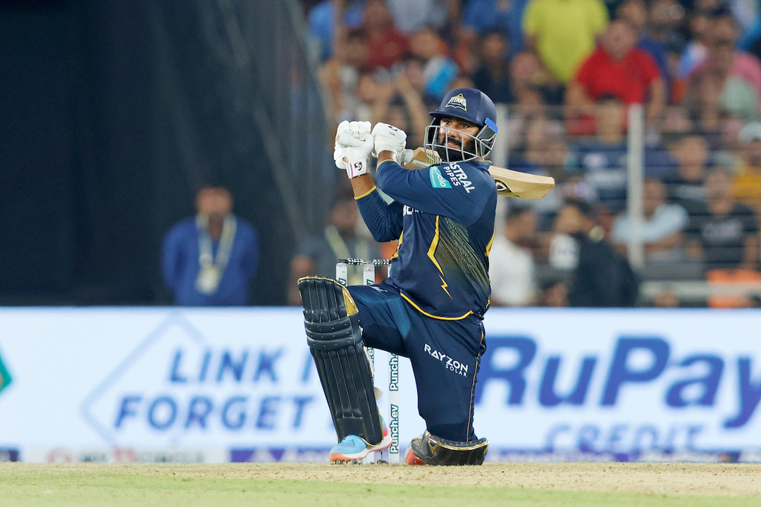 Tewatia's brilliant cameo of 23*(8) background