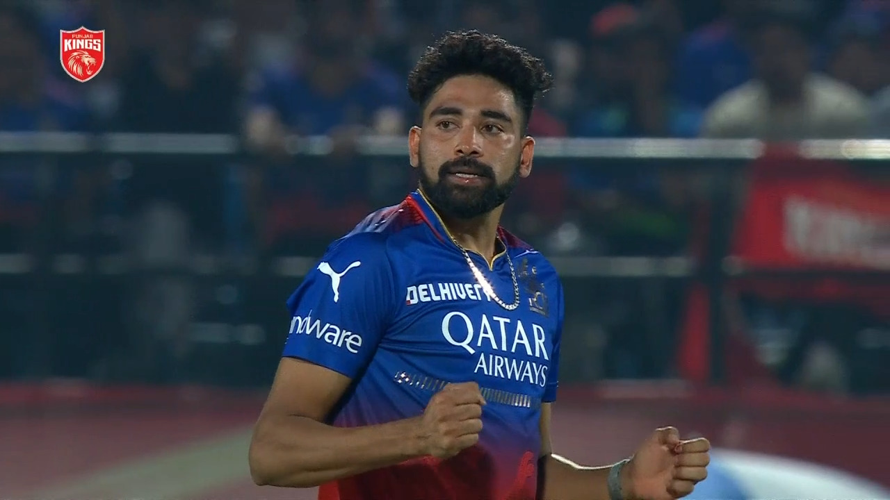 Mohd. Siraj shines with 3/39 background