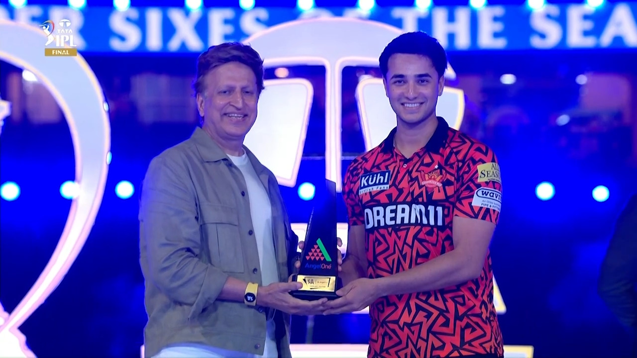 Final: KKR vs SRH – AngelOne Super 6 of the Season – Abhishek Sharma background