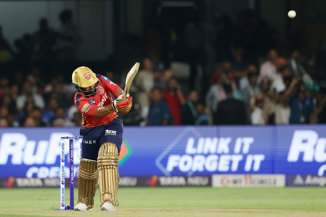 Hammered! Prabhsimran's tremendous pick-up shot for six background