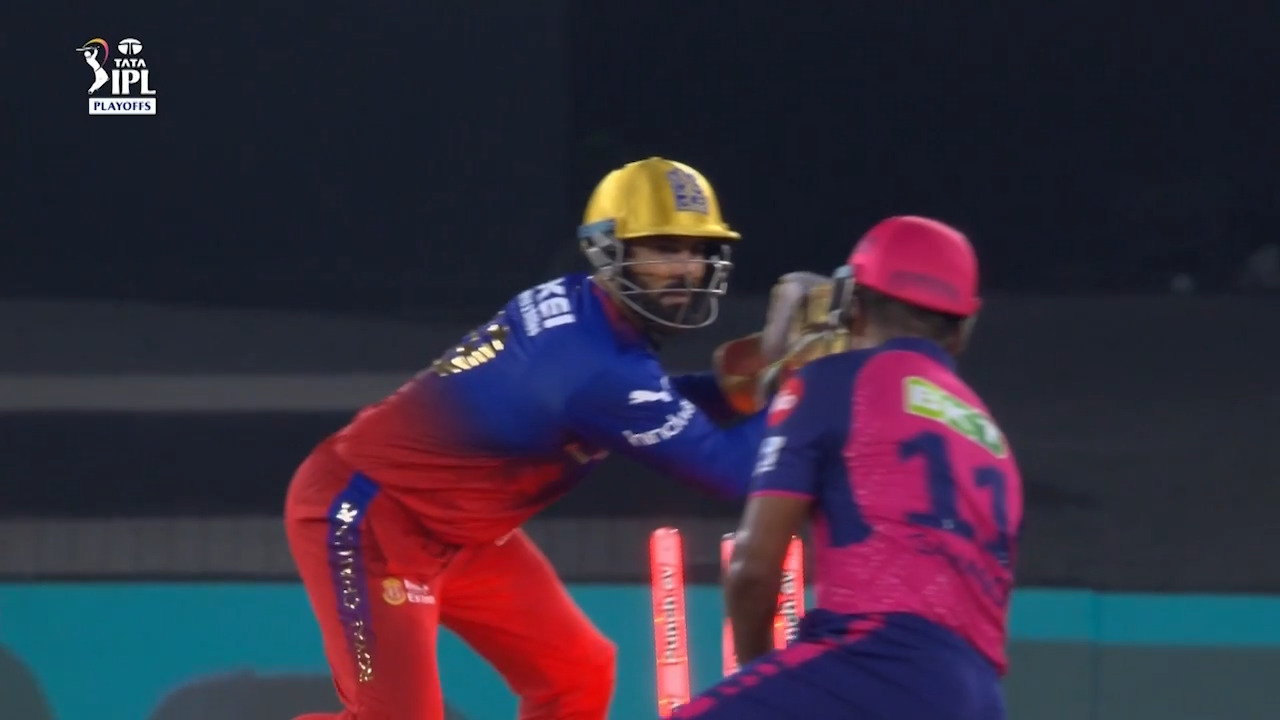 Astute & Quick: Karn & Karthik combine to dismiss Samson background
