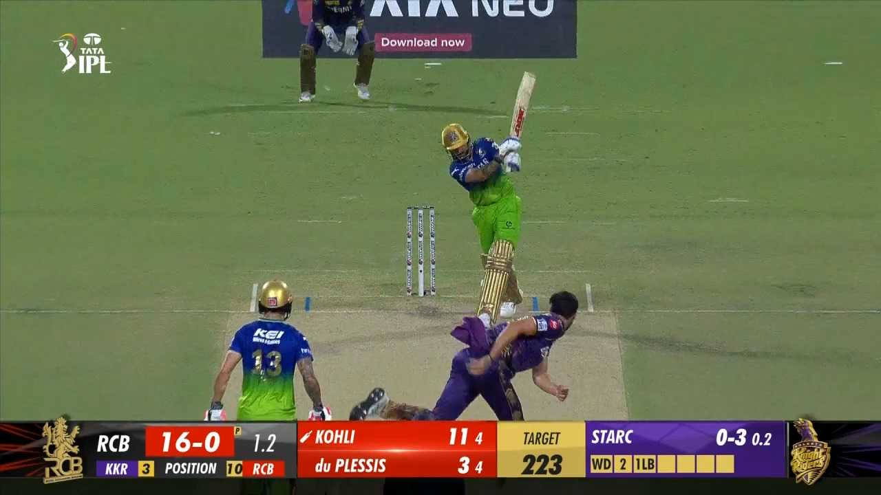 One for the Cameras! Kohli's 90m Maximum to Starc