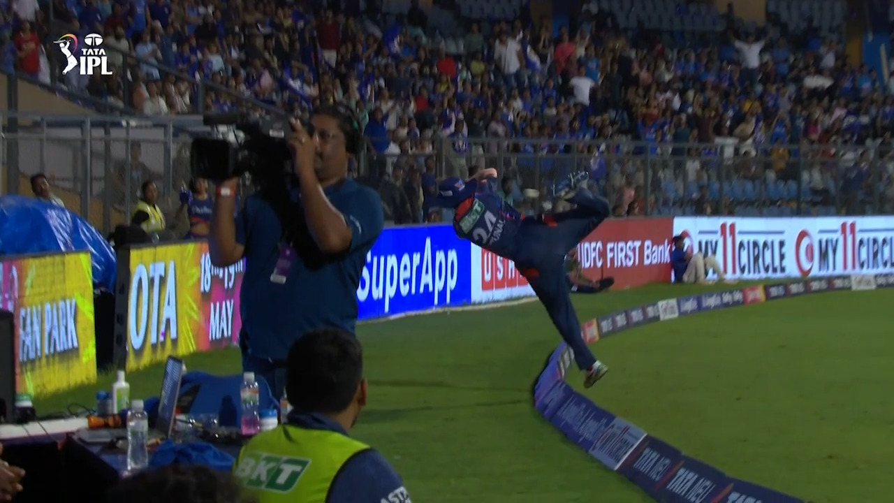 Sensational fielding on the fence ft. Krunal Pandya