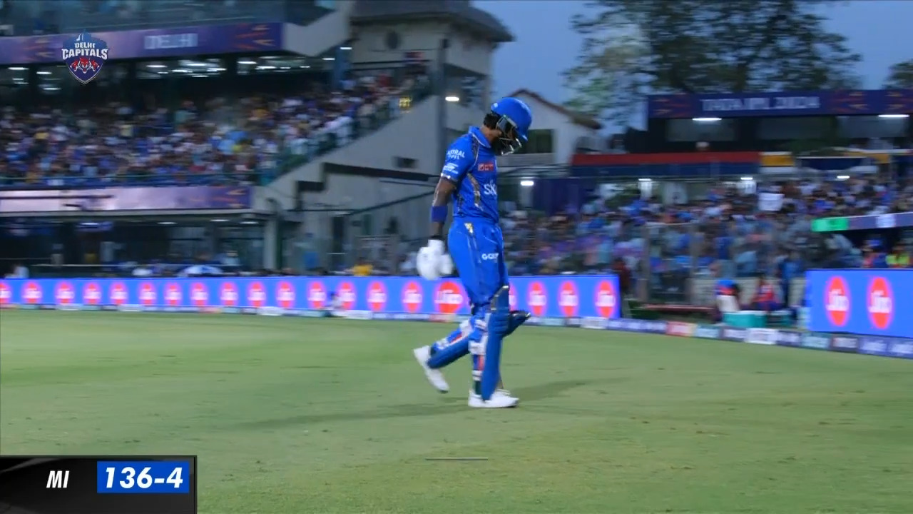 M43: DC vs MI – Hardik Pandya Wicket background