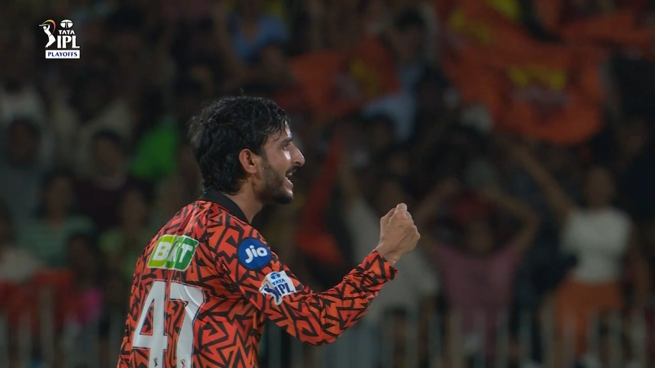 6 & OUT! Shahbaz gets the better of Jaiswal
