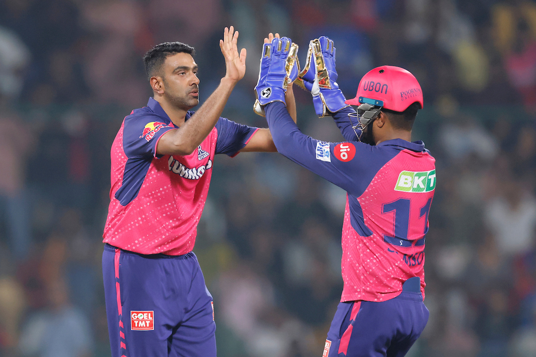 Impact Straightaway! Ashwin gets the rampaging Fraser-McGurk background