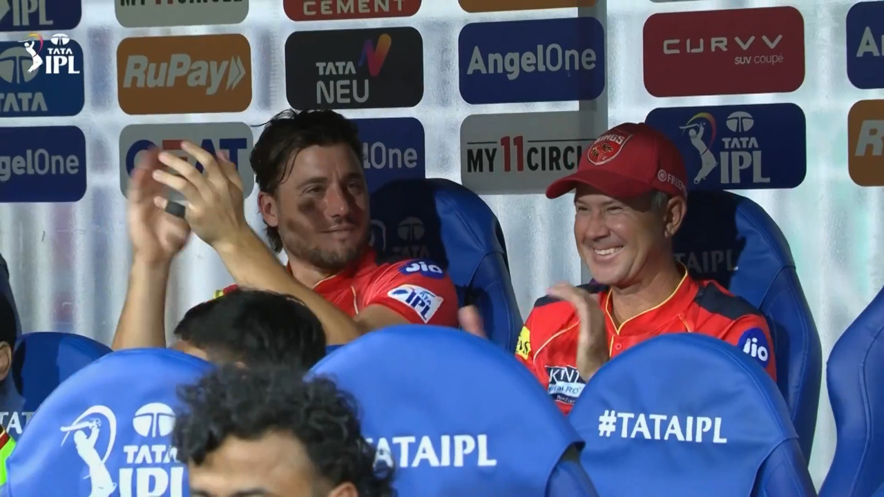 Ricky's applause: Ball Boy's excellent catch gets Ricky Ponting's appreciation backdrop