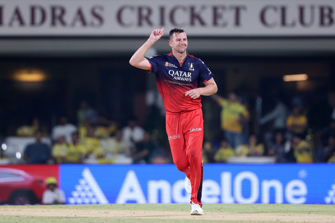 Wicket, Beaten, Play & Miss, Wicket: Hazlewood's superb double-wicket over