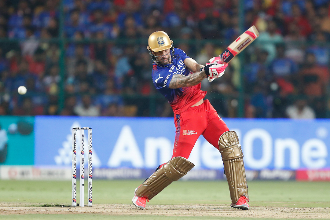 Fantastic Faf du Plessis goes berserk with 64(23)