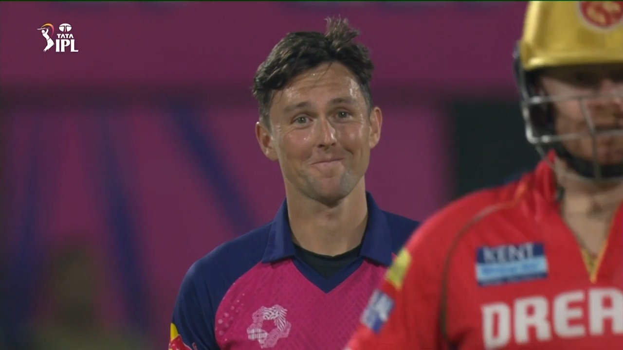 Brilliant reply, Excellent catch & Boult's reaction