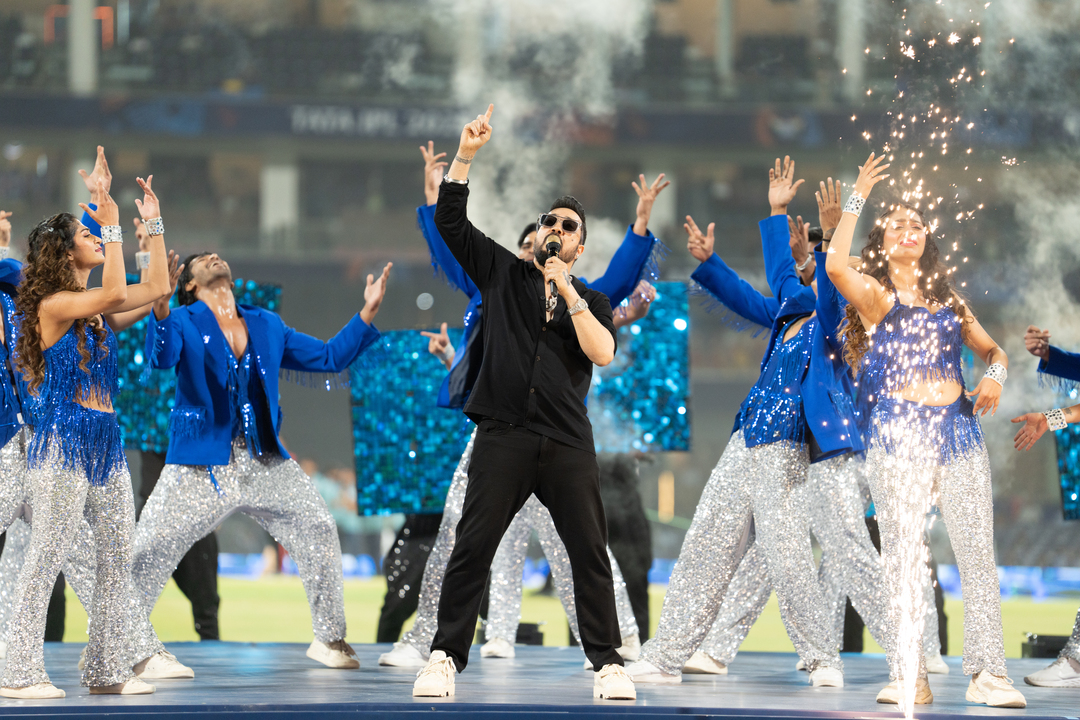 Lucknow Grooves to Mika Singh's Tunes background