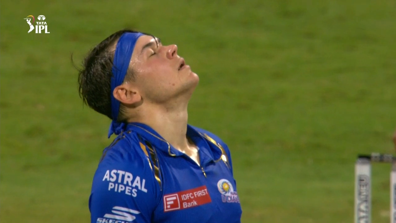 Gerald Coetzee sparkles at Wankhede with 4/34 background