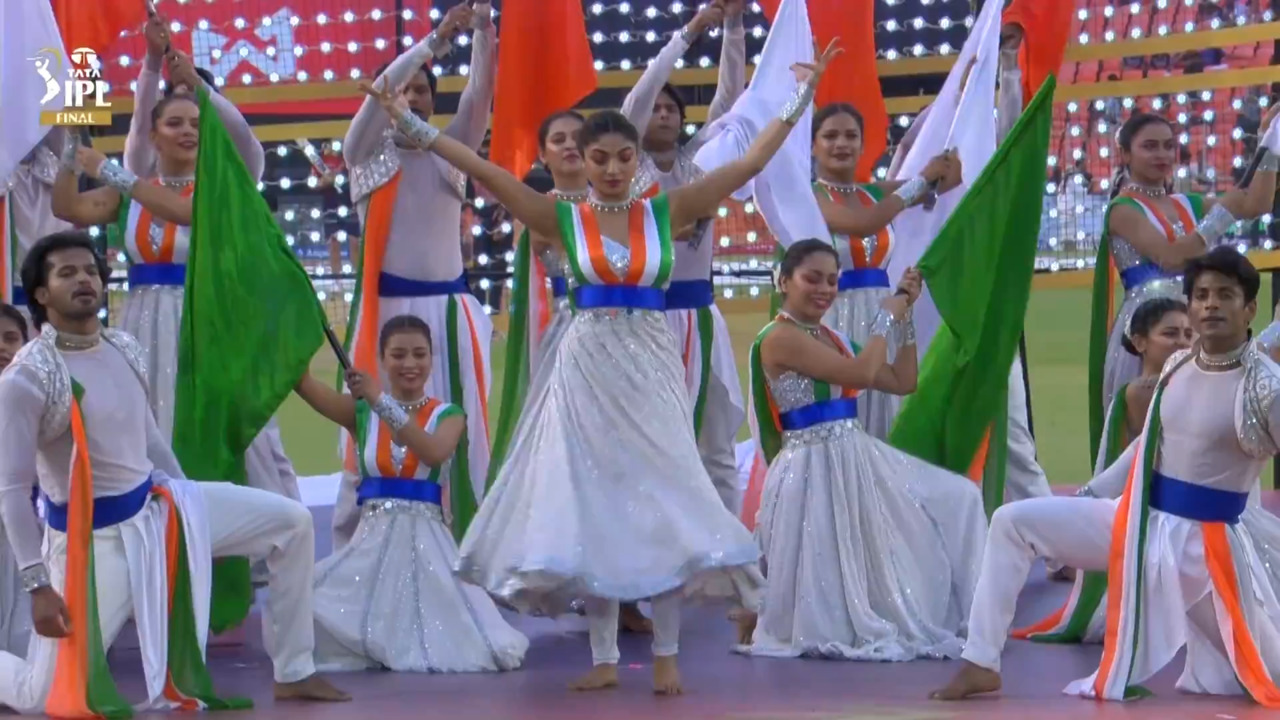 Tribute Ceremony: Lighting up the Finale - dancing to the heartbeat of the nation