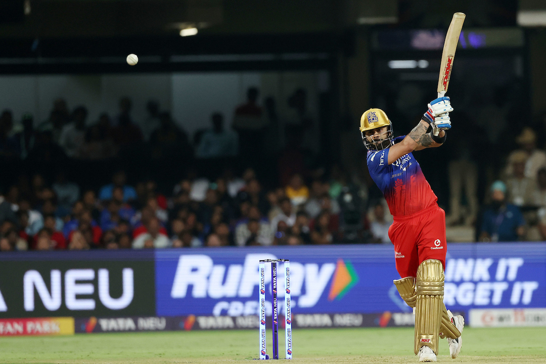 Kohli showcases his range with 4,4,4