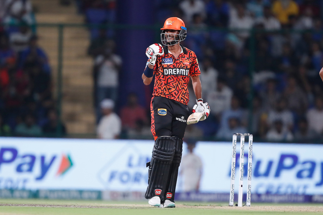 Maiden IPL Fifty! Shahbaz's vital finishing act of 59*(29) background