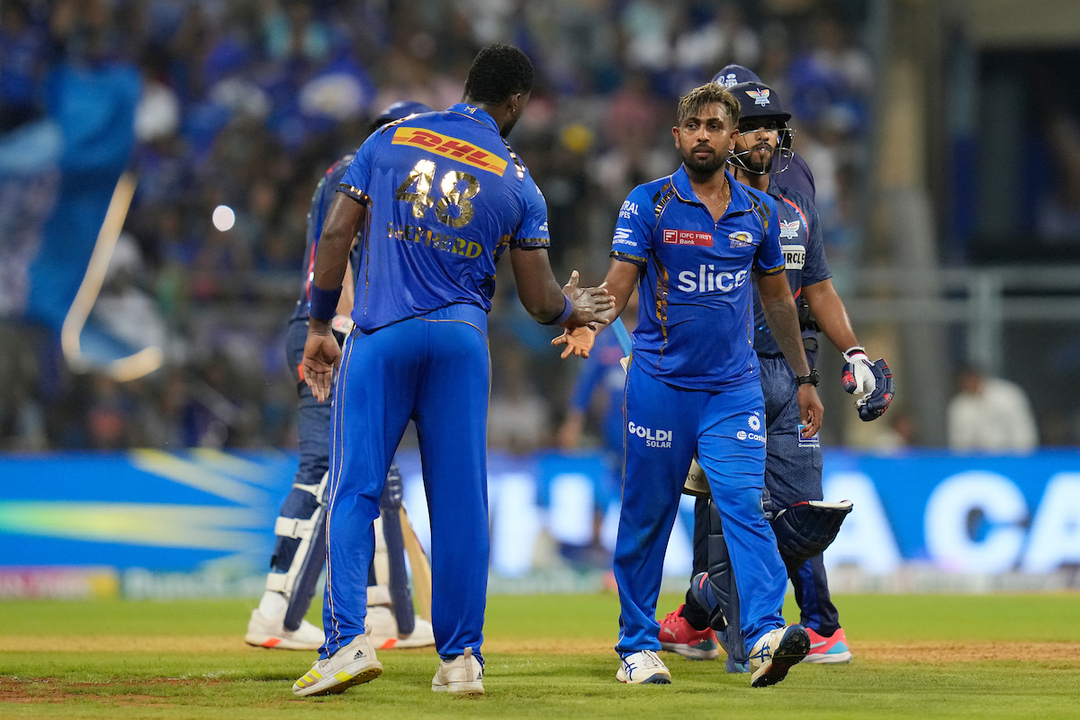 Nuwan Thushara leads MI's charge with 3/28
