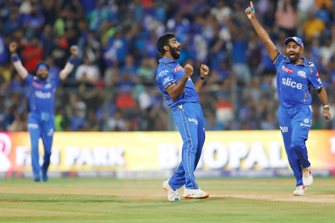 Five-Star Bumrah lights up Wankhede with 5/21 background