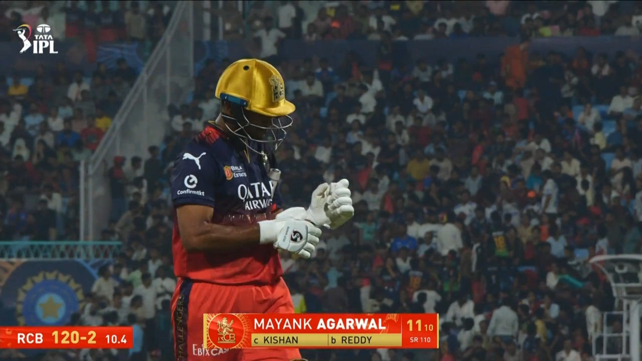 IPL 2025 M65: RCB vs SRH - Mayank Agarawal Wicket background