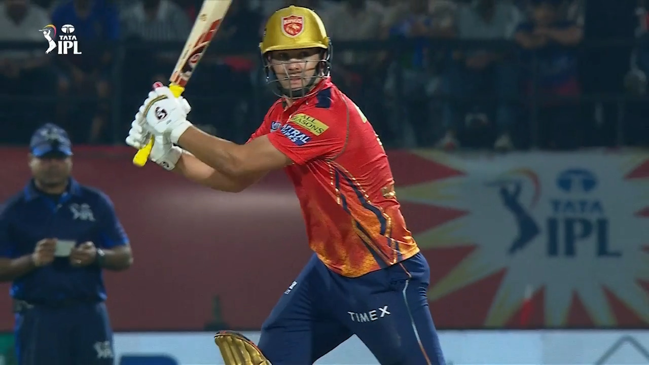 Sheer Power: Rossouw muscles 4,4,4,6 off Siraj