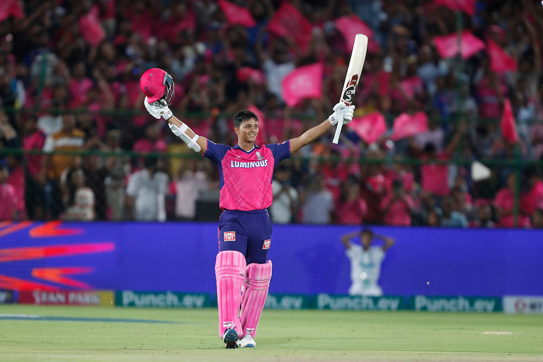 Resolute Jaiswal roars back to form with 104*(60) background