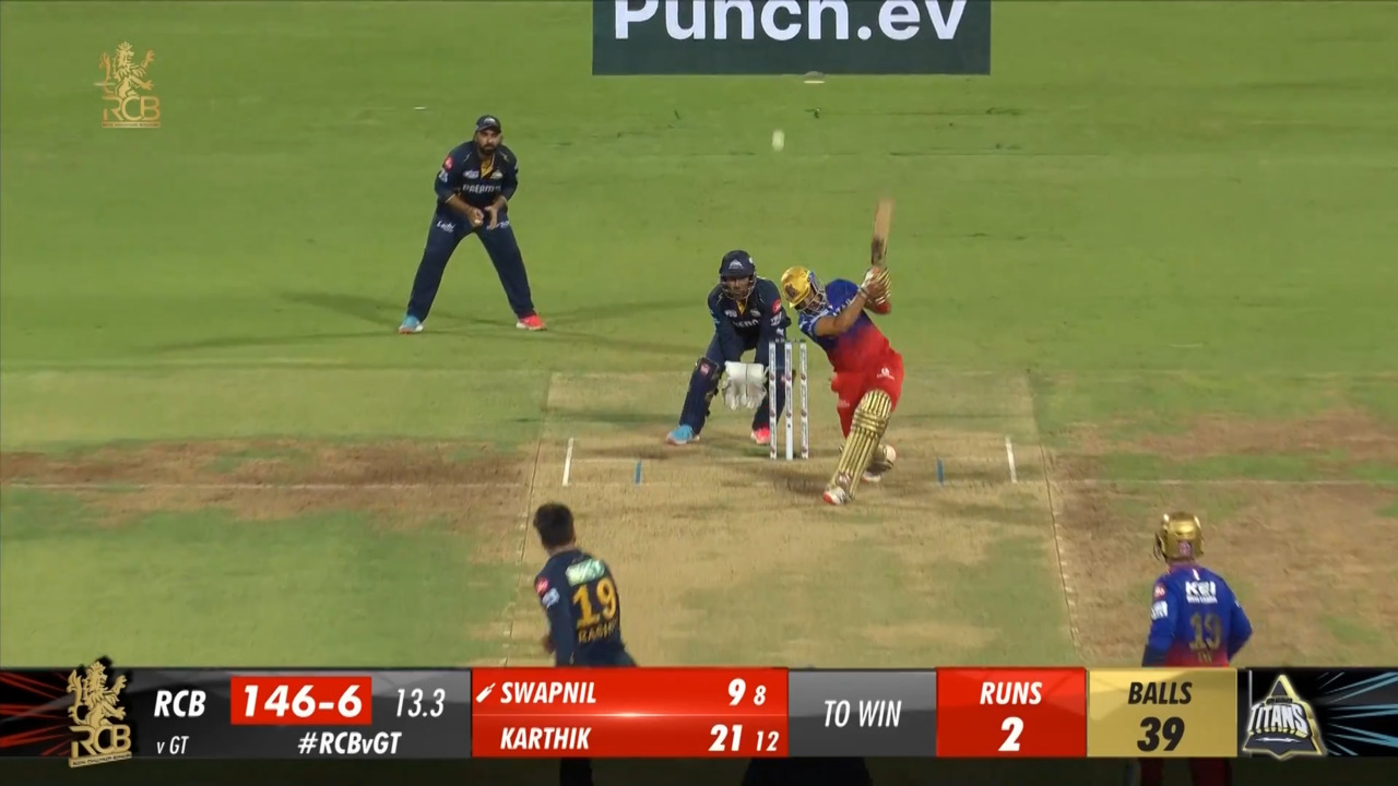 M52: RCB vs GT – Swapnil Singh Six