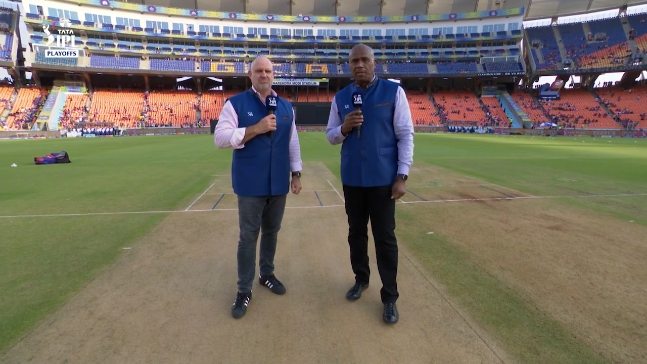 Eliminator: RR vs RCB – Pitch Report background