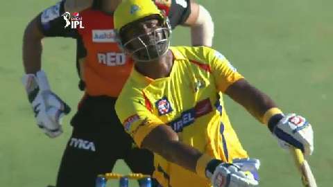 M4: CSK vs SRH – Dwayne Smith Six background