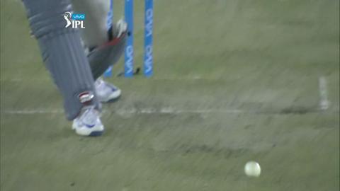 M13: KXIP vs KKR – Axar Patel Wicket