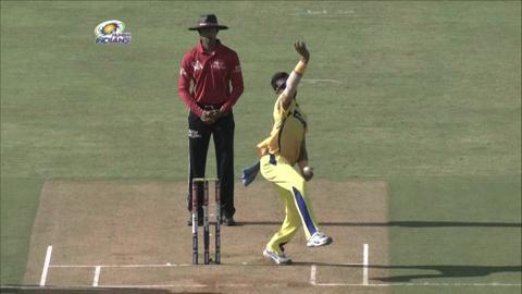 M49: MI vs CSK – Dinesh Karthik Wicket background
