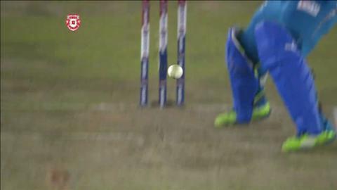 M29: KXIP vs PWI – Aaron Finch Wicket background