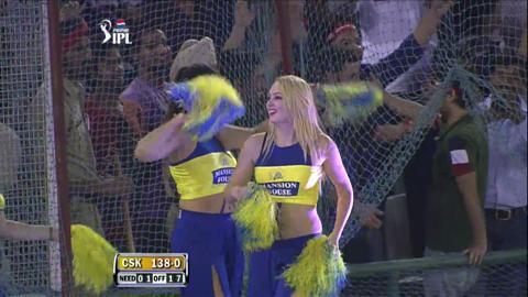 M11: KXIP vs CSK – Michael Hussey Six background