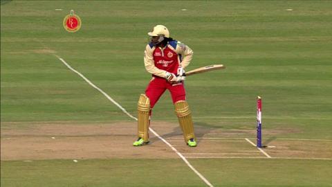 M31: RCB vs PWI – Chris Gayle Six