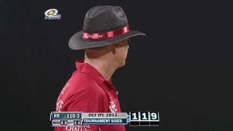 Match 12 MI vs RR – Shah's 4th Six background