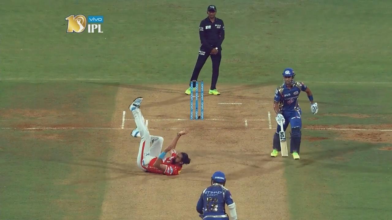 Ishant's comedy of falls background