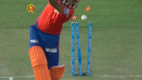 M28: GL vs KXIP – Suresh Raina Wicket