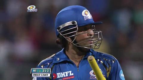 Match 40 DC vs MI – Tendulkar's Wicket background