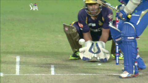 M33: KKR vs MI – Dinesh Karthik Wicket background