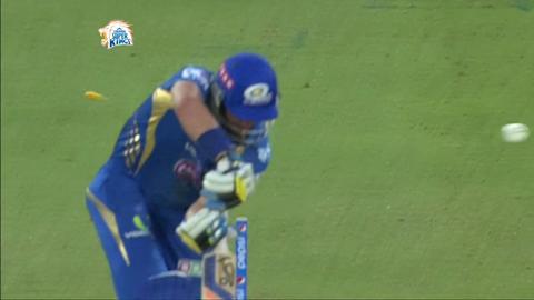 M13: CSK vs MI – Michael Hussey Wicket