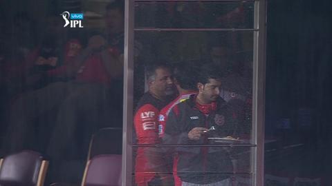 M50: RCB vs KXIP – Match delay due to rain