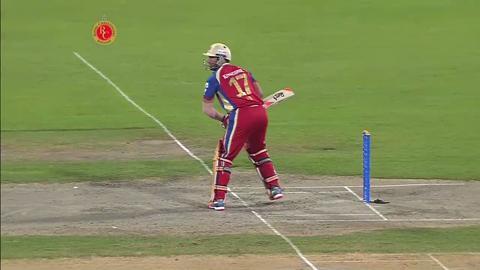 M11: RCB vs KKR – AB de Villiers Wicket
