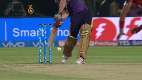 M30: RCB vs KKR – Chris Lynn Six