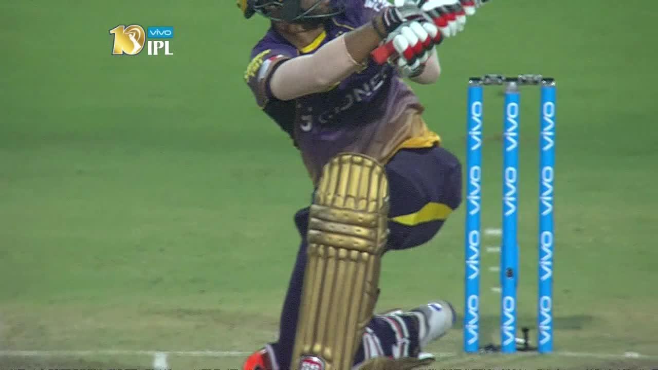Someone keep fielders behind the wickets for SKY