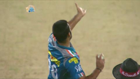 M19: CSK vs PWI – Murali Vijay Wicket