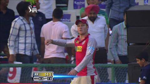 M55: KXIP vs RR – Ajinkya Rahane Six
