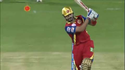M8: RCB vs SRH – Virat Kohli Six